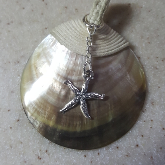 Gorgeous mother of pearl pendant with starfish - Picture 8 of 8